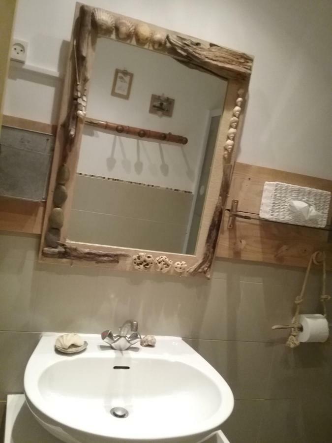Le Petit Fabre Hotel มงตานญัค ภายนอก รูปภาพ