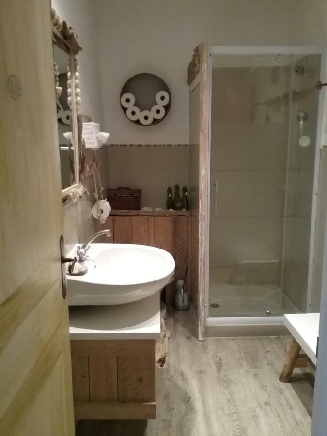 Le Petit Fabre Hotel มงตานญัค ภายนอก รูปภาพ